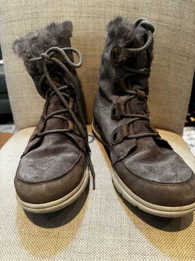 Sorel Women's Brown Suede Lace-Up Ankle Booties with Faux Fur Trim Sz 10.5